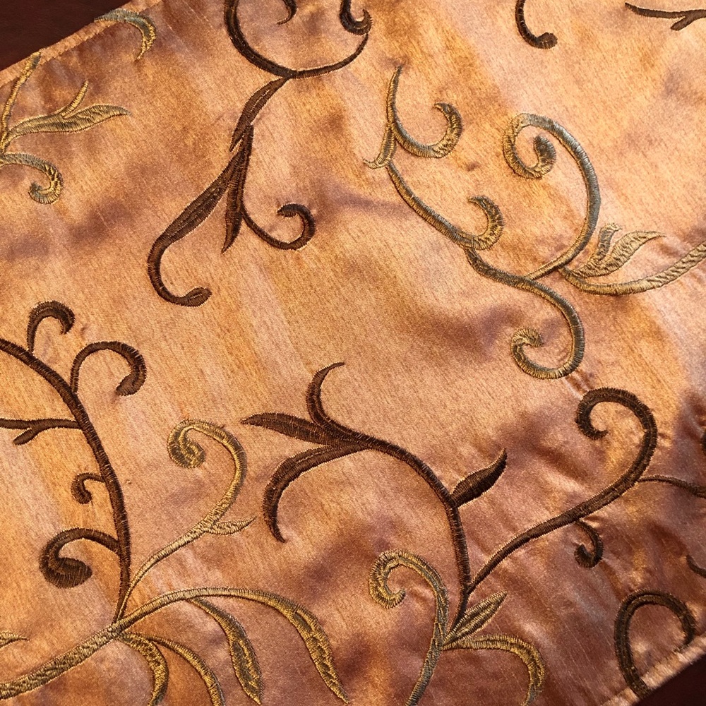 Embroidered Table Runner - Picture 3 of 3